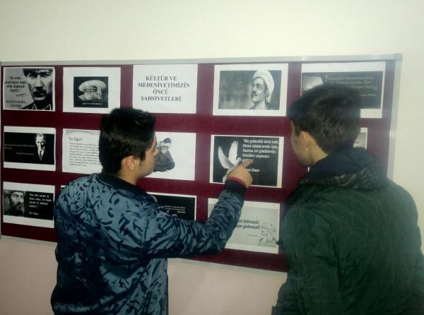 	Okulumuzun duvarlarını  kültür ve medeniyet tarihimizin öncü şahsiyetlerinin fotoğraf ve sözleriyle donattık
