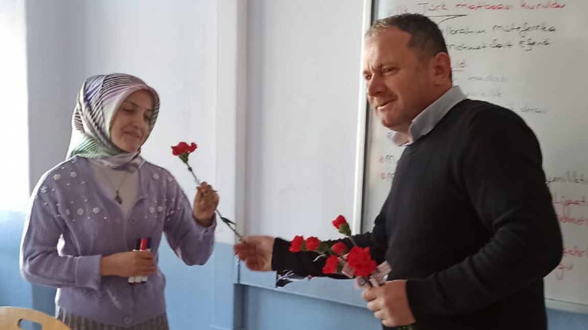 Okulumuz öğretmen ve personelin 8 Mart Dünya Kadınlar Günü'nü kutladık