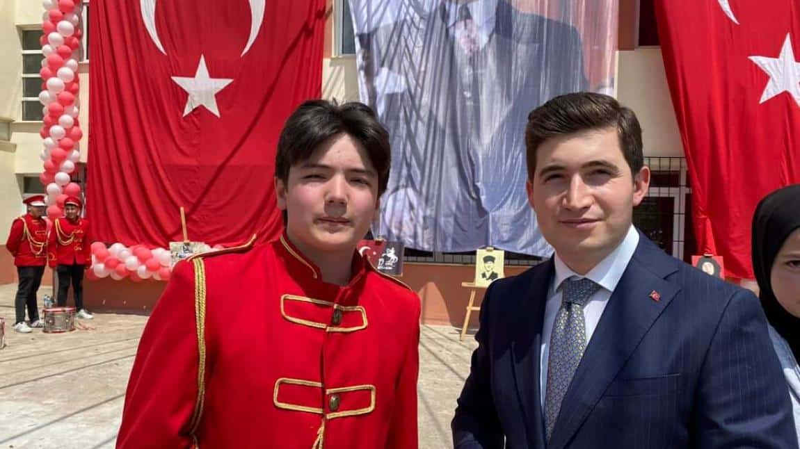 19 Mayıs Atatürk'ü Anma Gençlik ve Spor Bayramı münasebetiyle liseler arası yapılan yarışmada birinci olan öğrencilerimizi tebrik ediyoruz.